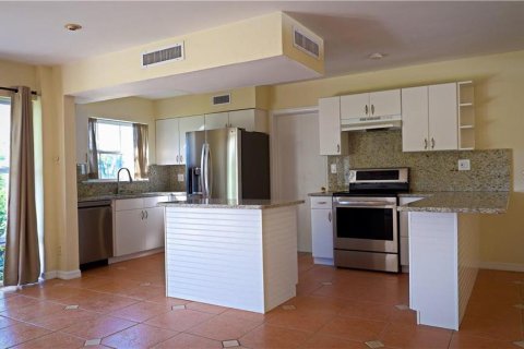 House in Saint Petersburg, Florida 2 bedrooms, 112.6 sq.m. № 1580698 - photo 10