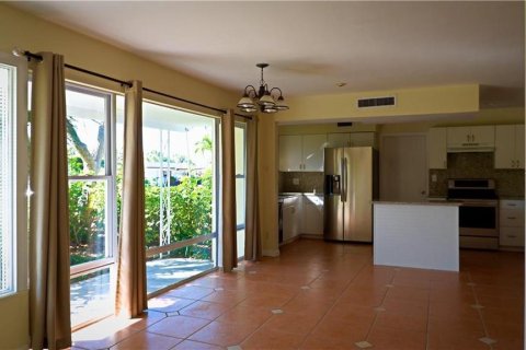 House in Saint Petersburg, Florida 2 bedrooms, 112.6 sq.m. № 1580698 - photo 8