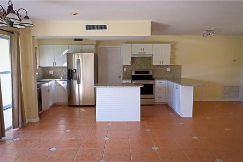 House in Saint Petersburg, Florida 2 bedrooms, 112.6 sq.m. № 1580698 - photo 12