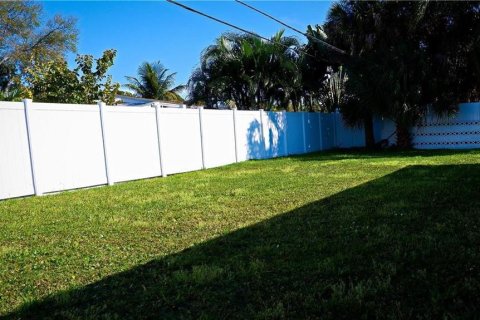 House in Saint Petersburg, Florida 2 bedrooms, 112.6 sq.m. № 1580698 - photo 15