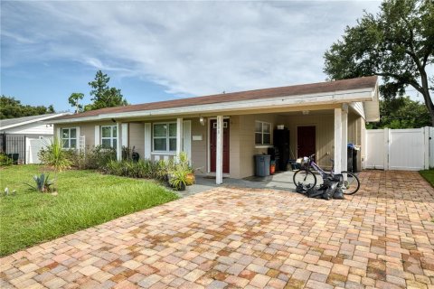 Casa en alquiler en Orlando, Florida, 3 dormitorios, 122.17 m2 № 1914474 - foto 1