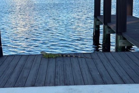 Купить кондоминиум в Халландейл-Бич, Флорида 2 спальни, 94.76м2, № 1934365 - фото 2