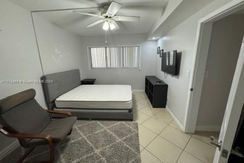 Купить кондоминиум в Халландейл-Бич, Флорида 2 спальни, 94.76м2, № 1934365 - фото 11