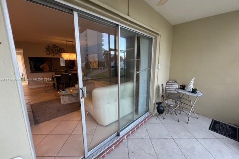 Купить кондоминиум в Халландейл-Бич, Флорида 2 спальни, 94.76м2, № 1934365 - фото 20