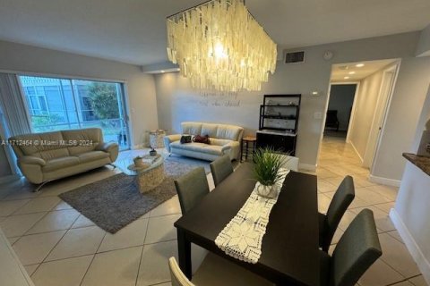 Купить кондоминиум в Халландейл-Бич, Флорида 2 спальни, 94.76м2, № 1934365 - фото 9