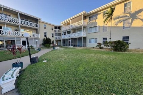 Купить кондоминиум в Халландейл-Бич, Флорида 2 спальни, 94.76м2, № 1934365 - фото 25