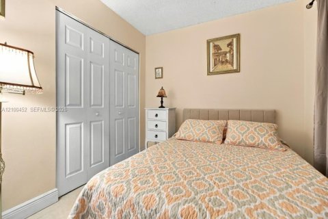 Copropriété à vendre à Miami, Floride: 3 chambres, 96.62 m2 № 2400650 - photo 13
