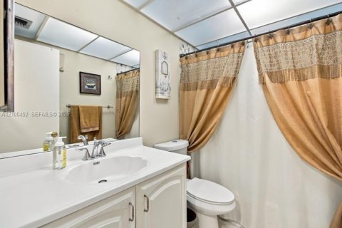 Copropriété à vendre à Miami, Floride: 3 chambres, 96.62 m2 № 2400650 - photo 15