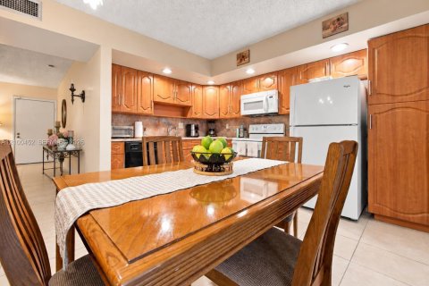 Copropriété à vendre à Miami, Floride: 3 chambres, 96.62 m2 № 2400650 - photo 9