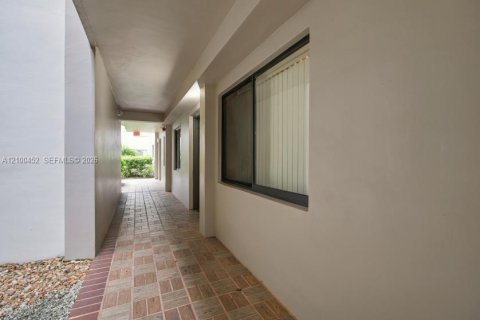 Copropriété à vendre à Miami, Floride: 3 chambres, 96.62 m2 № 2400650 - photo 19
