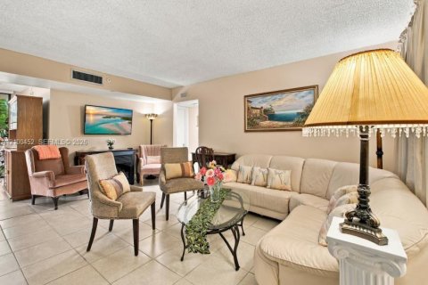 Copropriété à vendre à Miami, Floride: 3 chambres, 96.62 m2 № 2400650 - photo 2