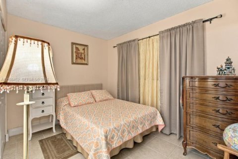 Copropriété à vendre à Miami, Floride: 3 chambres, 96.62 m2 № 2400650 - photo 14