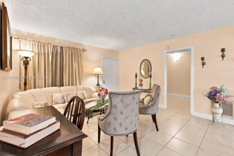 Copropriété à vendre à Miami, Floride: 3 chambres, 96.62 m2 № 2400650 - photo 3