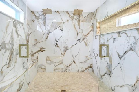 House in Apopka, Florida 5 bedrooms, 408.31 sq.m. № 1654286 - photo 29