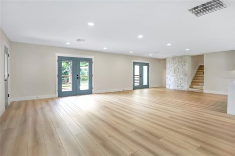 House in Apopka, Florida 5 bedrooms, 408.31 sq.m. № 1654286 - photo 9
