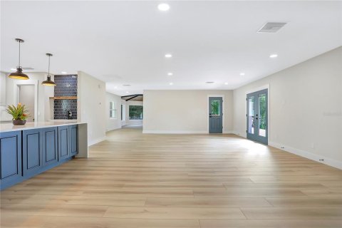 House in Apopka, Florida 5 bedrooms, 408.31 sq.m. № 1654286 - photo 19