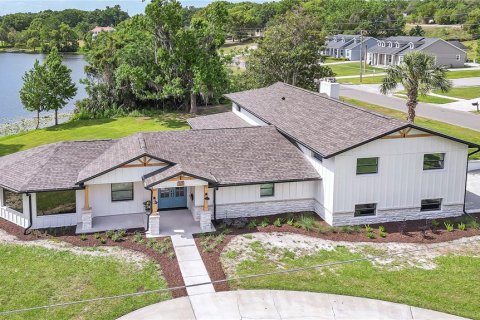 House in Apopka, Florida 5 bedrooms, 408.31 sq.m. № 1654286 - photo 1
