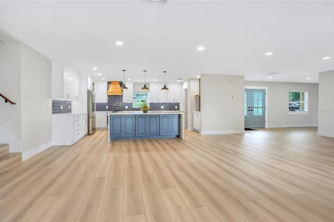 House in Apopka, Florida 5 bedrooms, 408.31 sq.m. № 1654286 - photo 22