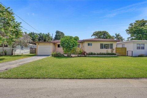 Villa ou maison à louer à Hollywood, Floride: 2 chambres, 108.14 m2 № 1929355 - photo 2