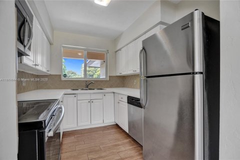 Villa ou maison à louer à Hollywood, Floride: 2 chambres, 108.14 m2 № 1929355 - photo 20