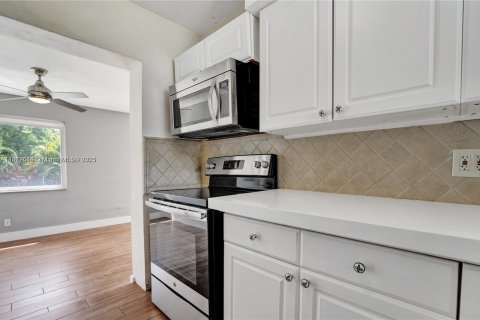 Casa en alquiler en Hollywood, Florida, 2 dormitorios, 108.14 m2 № 1929355 - foto 18