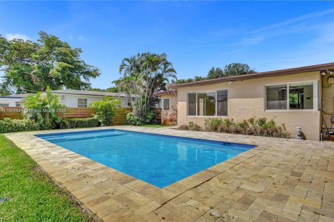 Villa ou maison à louer à Hollywood, Floride: 2 chambres, 108.14 m2 № 1929355 - photo 3