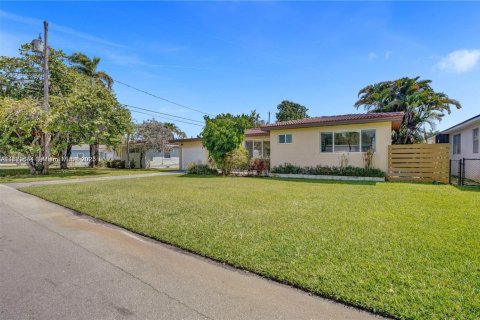 Villa ou maison à louer à Hollywood, Floride: 2 chambres, 108.14 m2 № 1929355 - photo 7