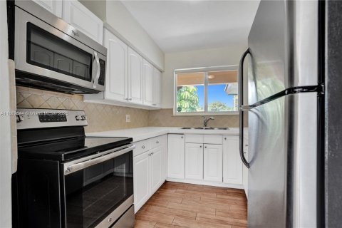 Villa ou maison à louer à Hollywood, Floride: 2 chambres, 108.14 m2 № 1929355 - photo 19