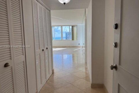 Condominio en alquiler en Miami Beach, Florida, 1 dormitorio, 91.04 m2 № 2016637 - foto 16