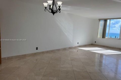 Condominio en alquiler en Miami Beach, Florida, 1 dormitorio, 91.04 m2 № 2016637 - foto 21