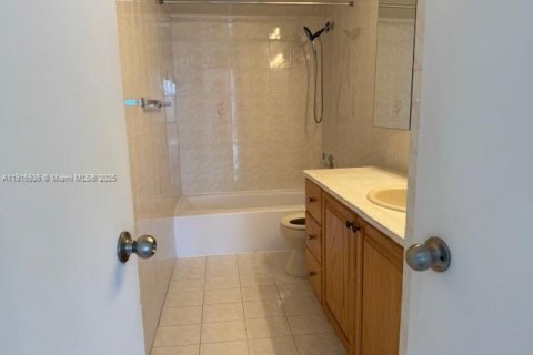 Condominio en alquiler en Miami Beach, Florida, 1 dormitorio, 91.04 m2 № 2016637 - foto 30