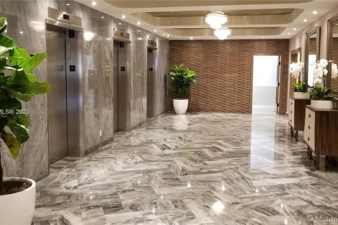 Condominio en alquiler en Miami Beach, Florida, 1 dormitorio, 91.04 m2 № 2016637 - foto 11