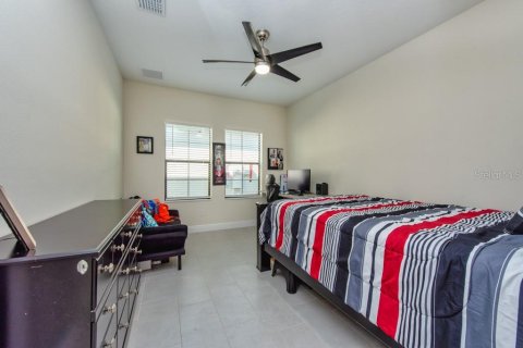 House in Fish Hawk, Florida 5 bedrooms, 399.02 sq.m. № 1887046 - photo 15