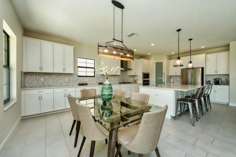 House in Fish Hawk, Florida 5 bedrooms, 399.02 sq.m. № 1887046 - photo 8