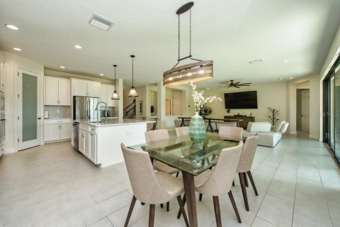 House in Fish Hawk, Florida 5 bedrooms, 399.02 sq.m. № 1887046 - photo 11
