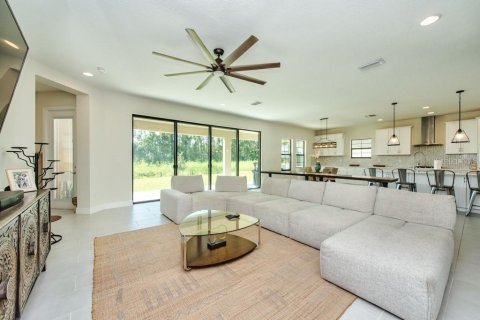 House in Fish Hawk, Florida 5 bedrooms, 399.02 sq.m. № 1887046 - photo 7
