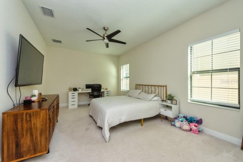 House in Fish Hawk, Florida 5 bedrooms, 399.02 sq.m. № 1887046 - photo 12