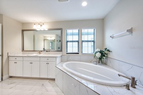 House in Fish Hawk, Florida 5 bedrooms, 399.02 sq.m. № 1887046 - photo 25