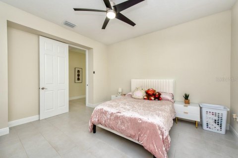 House in Fish Hawk, Florida 5 bedrooms, 399.02 sq.m. № 1887046 - photo 18