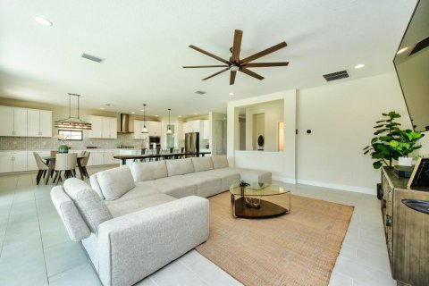 House in Fish Hawk, Florida 5 bedrooms, 399.02 sq.m. № 1887046 - photo 6