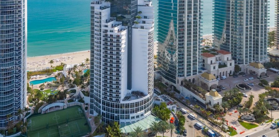 Condominio en Sunny Isles Beach, Florida, 1 dormitorio  № 1961249