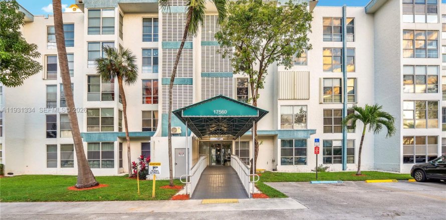 Condo in Sunny Isles Beach, Florida, 2 bedrooms  № 1996156