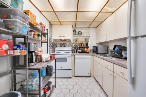 Condo in Sunny Isles Beach, Florida, 2 bedrooms  № 1996156 - photo 8