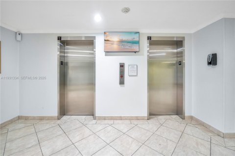 Condo in Sunny Isles Beach, Florida, 2 bedrooms  № 1996156 - photo 14