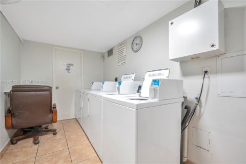 Condo in Sunny Isles Beach, Florida, 2 bedrooms  № 1996156 - photo 15