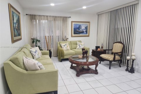 Condo in Coconut Creek, Florida, 3 bedrooms  № 1838673 - photo 4