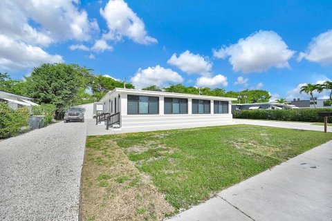 Immobilier commercial à vendre à North Miami, Floride: 351.54 m2 № 1748072 - photo 4