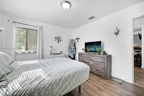 Immobilier commercial à vendre à North Miami, Floride: 351.54 m2 № 1748072 - photo 13