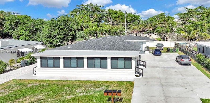 Immobilier commercial à North Miami, Floride 351.54 m2 № 1748072