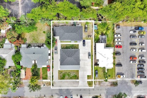 Immobilier commercial à vendre à North Miami, Floride: 351.54 m2 № 1748072 - photo 2
